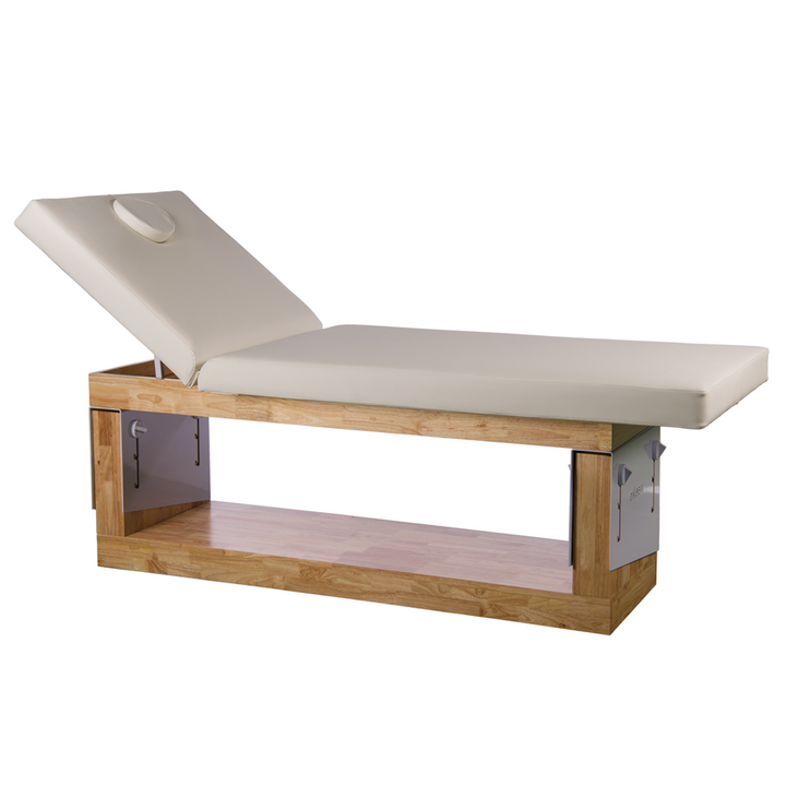 "Дървена масажна кушетка с бяла тапицерия"